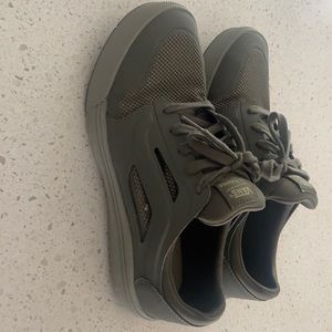 Vans ultrarange 9.5 worn once